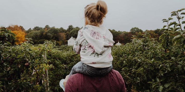 Umfrage: Die meisten Eltern sind mit der Kinderbetreuung alleine