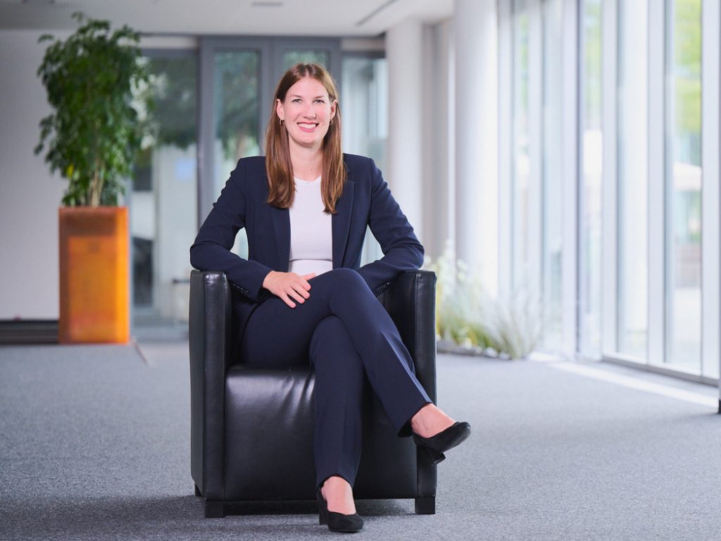 Erste weibliche Vorständin: Cornelia Hofer in den Vorstand der Porsche Versicherung berufen