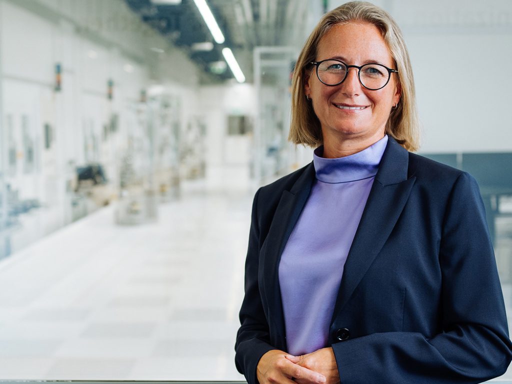 Career Move bei  Infineon Austria: Alina Absmeier verantwortet als Produktionsleiterin die gesamte Hochvolumenfertigung der „Energiesparchips“
