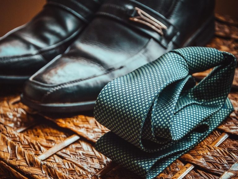 Macht: Warum wir (auch) über Krawatten sprechen müssen – und über Geld